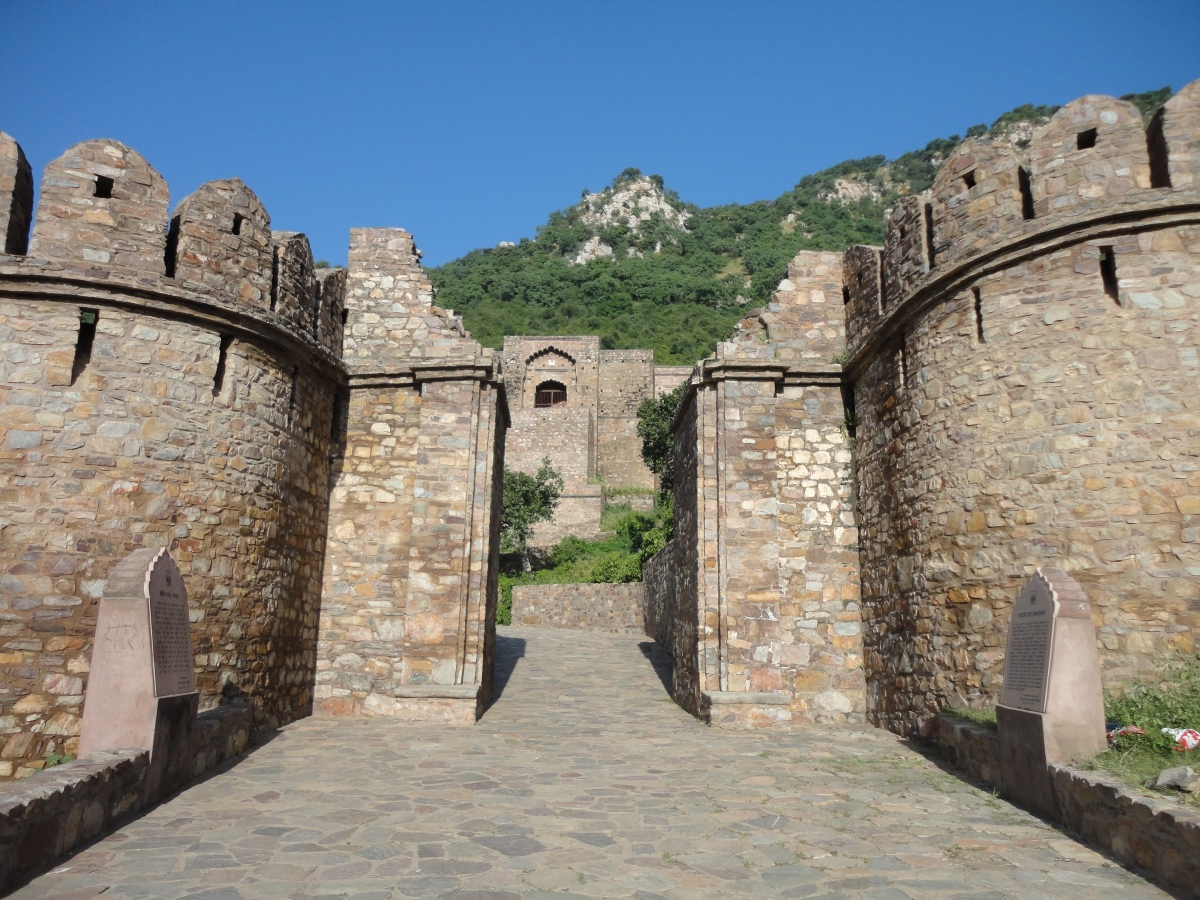 The Mighty gates of the Bhangarh